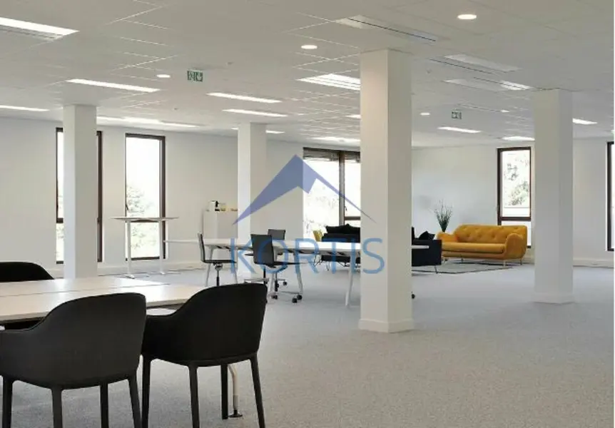 Bureau à vendre - Bron (69500) - 680 m² - 1 768 000 €