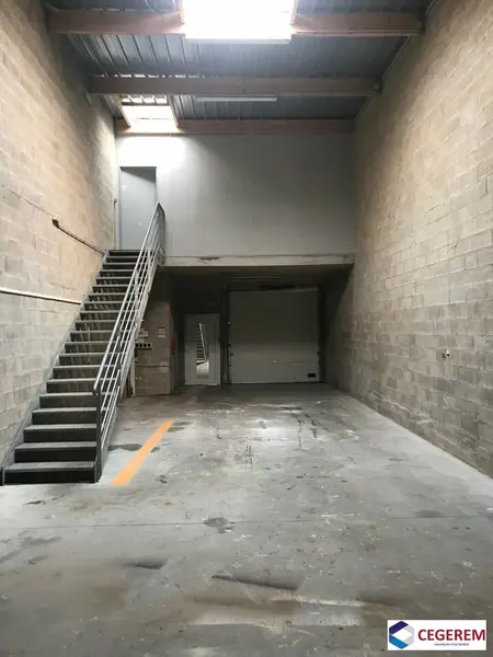 A LOUER LOCAL D'ACTIVTE RENOVE DE 118 M2 OZOIR LA FERRIERE