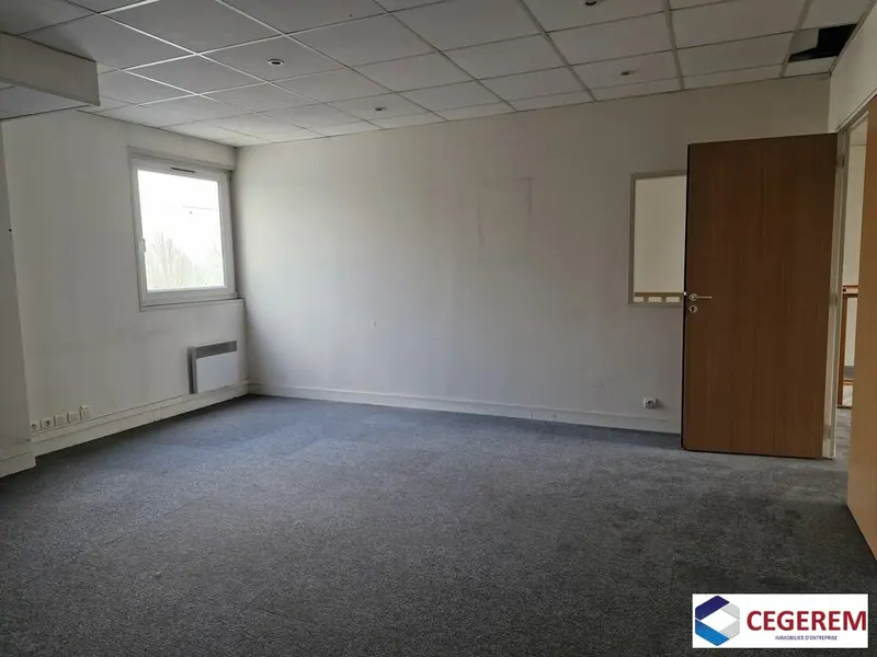 Bureau à louer - Corbeil-Essonnes (91100) - 150 m² - 1 000 €/mois