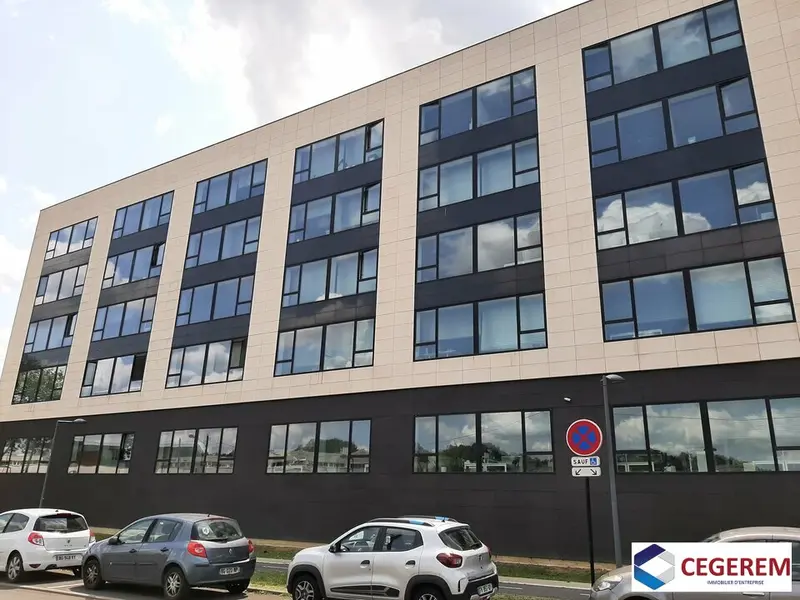 Bureau à louer - Lisses (91090) - 741 m² - 11 129 €/mois
