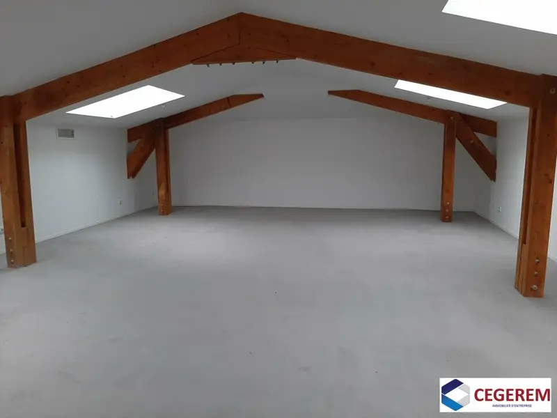 Bureau à louer - Dammarie-Les-Lys (77190) - 76 m² - 833 €/mois