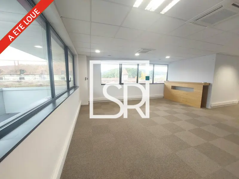 Bureau à louer - Cournon-D'Auvergne (63800) - 100 m² - 1 300 €/mois