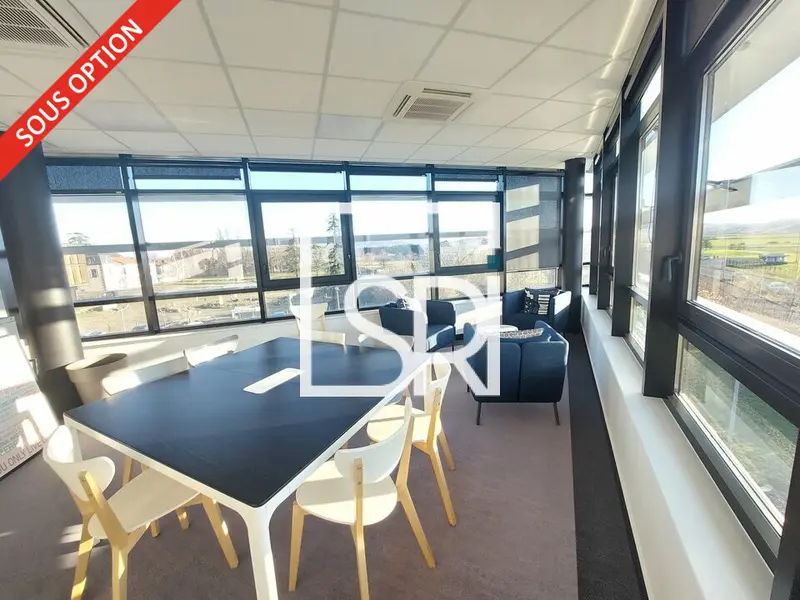 Bureau à louer - Cournon-D'Auvergne (63800) - 153 m² - 2 074 €/mois