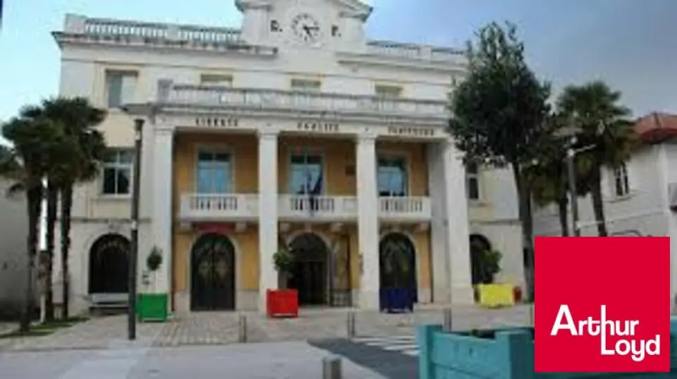 Entrepôt / Activité à vendre - Saint-Vincent-De-Tyrosse (40230) - 143 m²