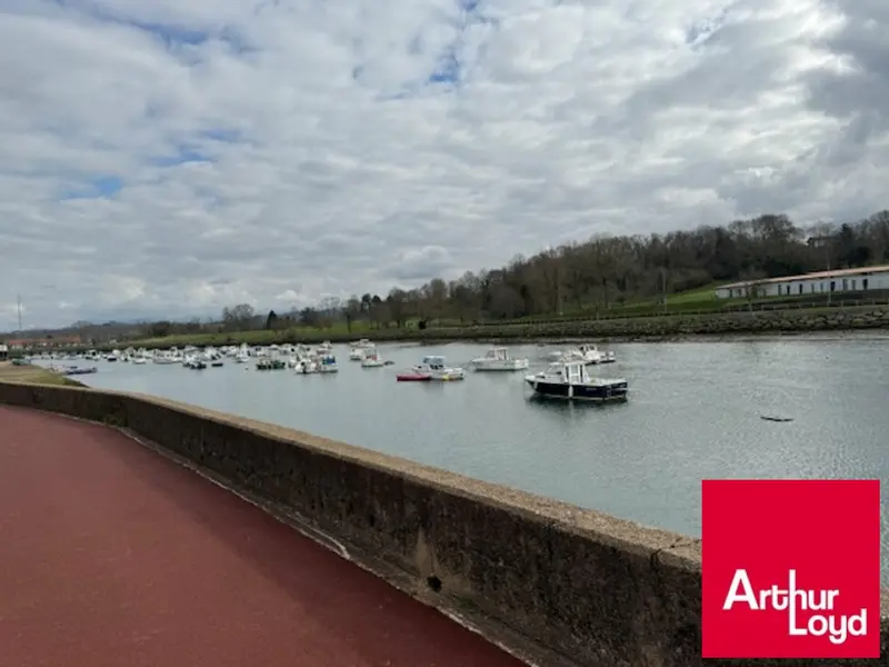 Bureau à louer - Saint-Jean-De-Luz (64500) - 106 m² - 1 600 €/mois