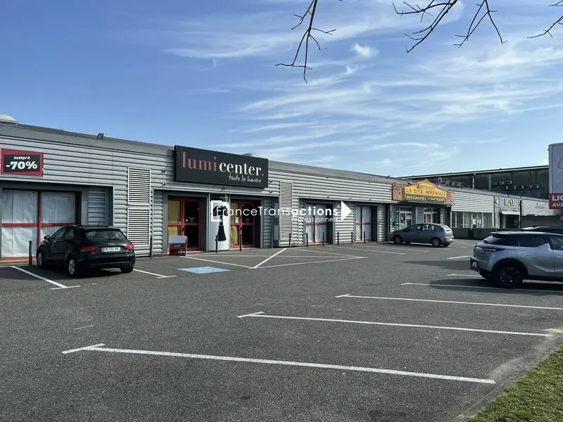 Local Commercial à louer - Montauban (82000) - 1400 m² - 10 833 €/mois