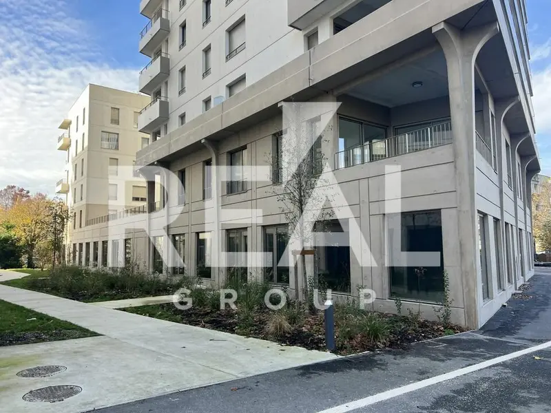 Local Commercial à louer - Bordeaux (33800) - 244 m² - 3 056 €/mois