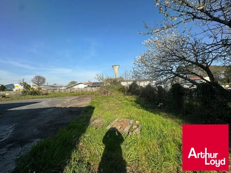 Entrepôt / Activité à louer - Saint-Vincent-De-Tyrosse (40230) - 600 m² - 2 5...