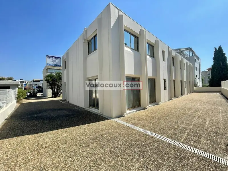 Local Commercial à louer - Saint-Laurent-Du-Var (06700) - 960 m² - 15 700 €/mois