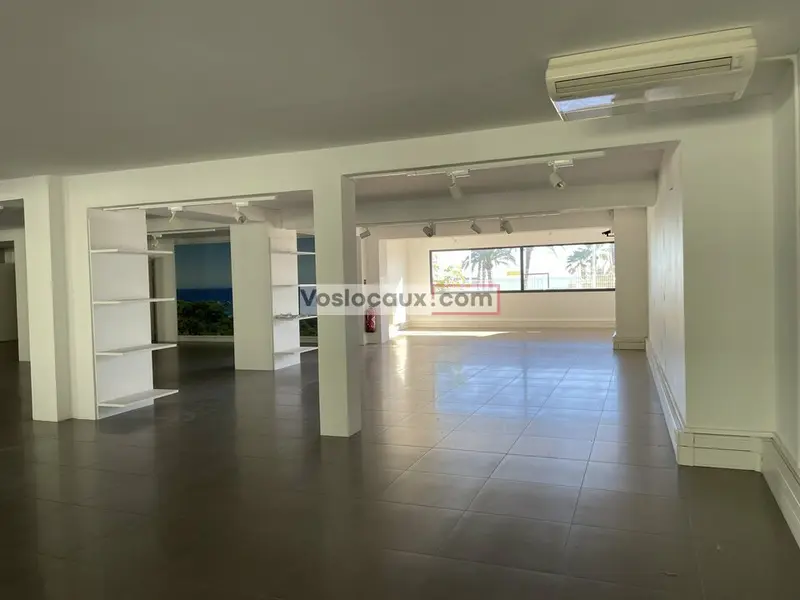 Local Commercial à louer - Antibes (06600) - 550 m² - 8 500 €/mois