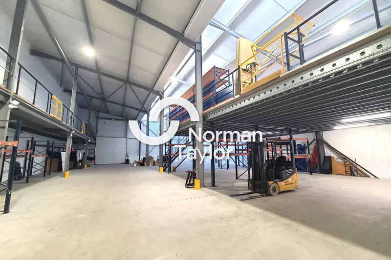 Local d'activité de 1 060 m² à louer ou à vendre - Béziers