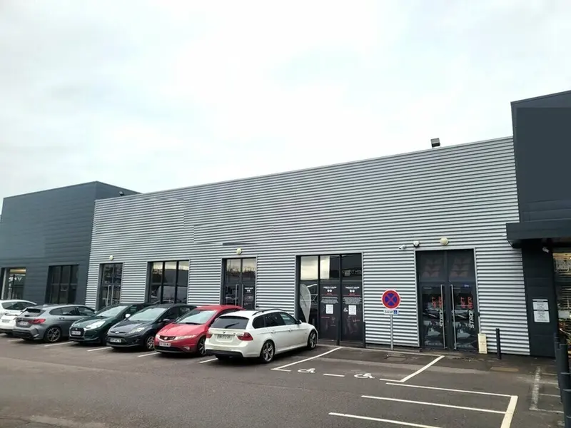 Local Commercial à louer - Saint-Jean-Du-Cardonnay (76150) - 855 m² - 7 225 €...