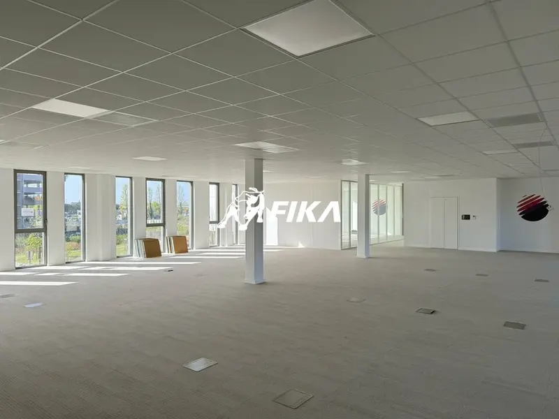 Bureau à louer - Mérignac (33700) - 612 m² - 7 570 €/mois