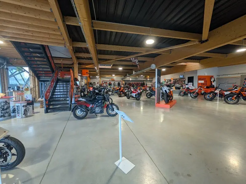 A vendre local d'activité d'environ 1000m²