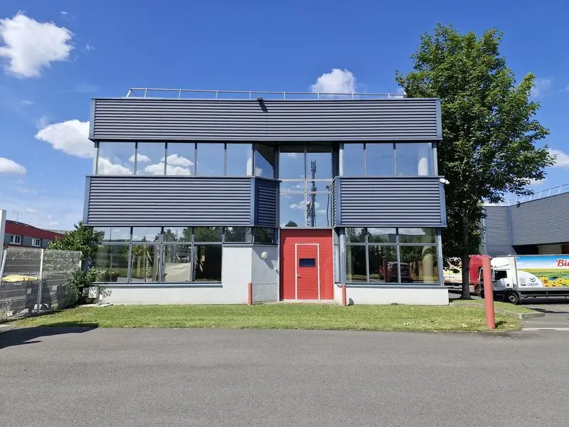 A LOUER A TIGERY LOCAUX  A PARTIR  DE 227 M2