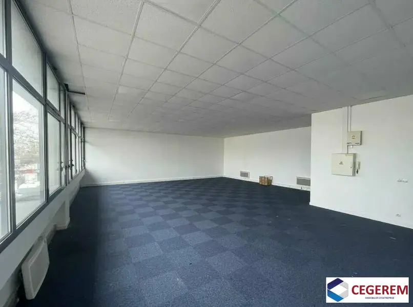 Bureau à louer - Villejuif (94800) - 334 m² - 2 922 €/mois
