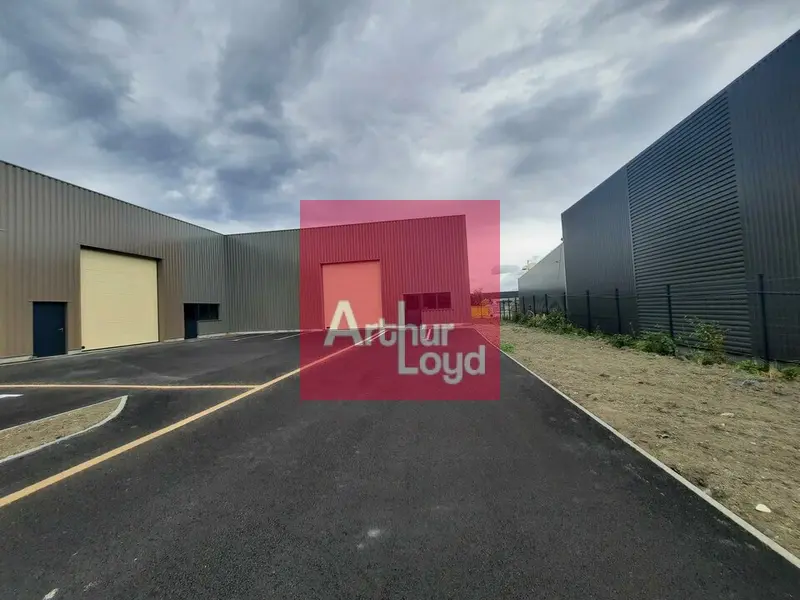 LA ROCHE BLANCHE A LOUER LOCAL ACTIVITE 421 M²