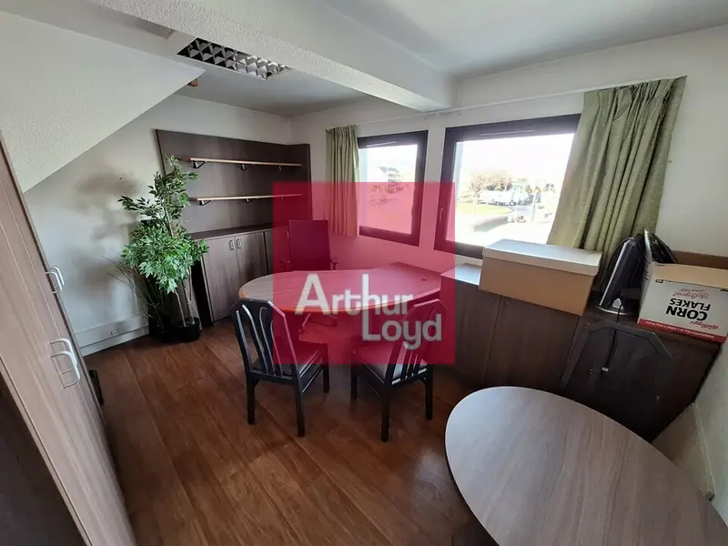 Bureau à louer - Aubière (63170) - 32 m² - 650 €/mois