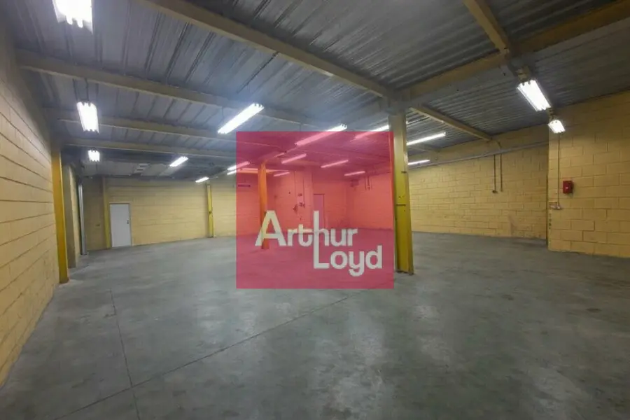 Entrepôt / Activité à vendre - Riom (63200) - 965 m²