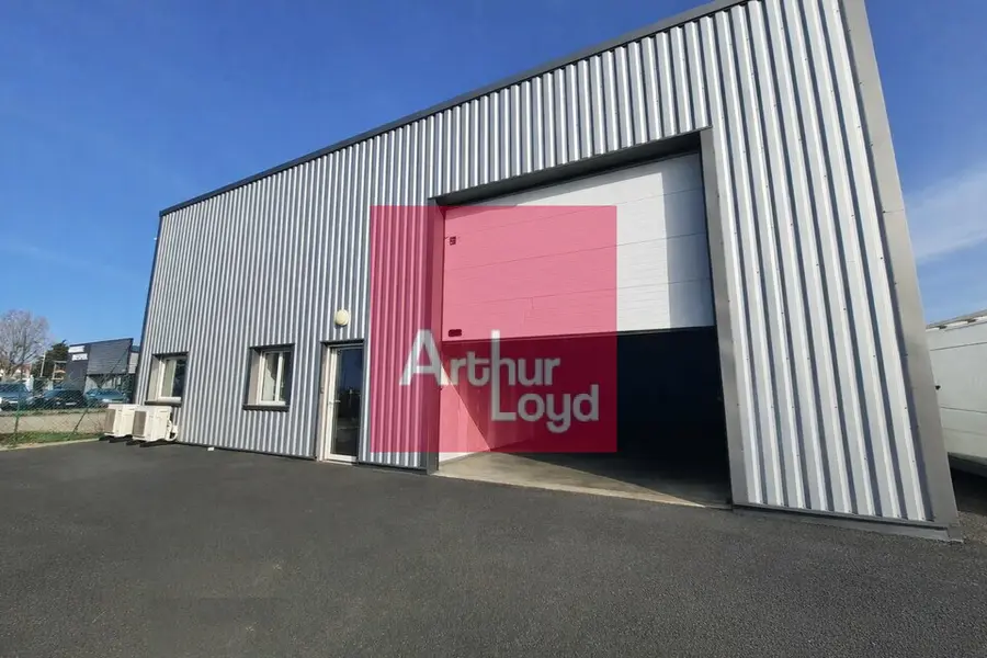 Entrepôt / Activité à louer - Les Martres-D'Artière (63430) - 250 m² - 2 000 ...