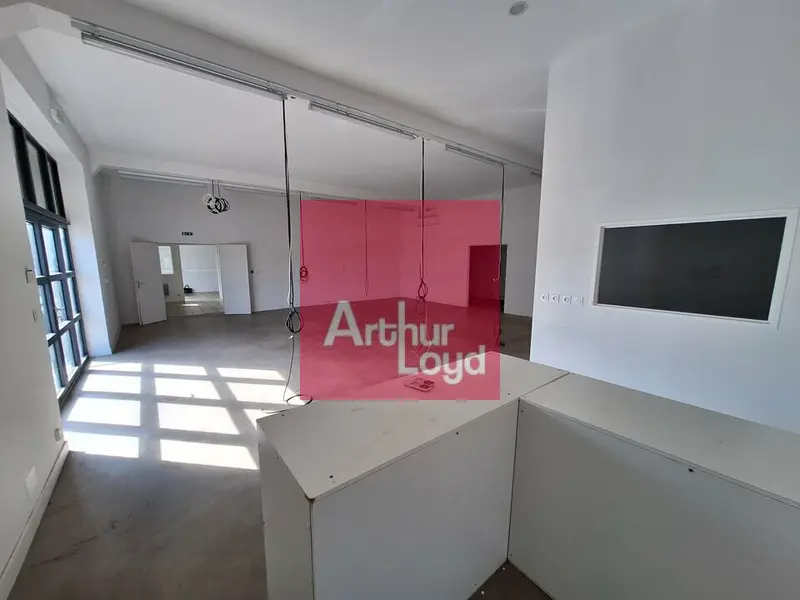 Bureau à louer - Clermont-Ferrand (63000) - 400 m² - 3 333 €/mois