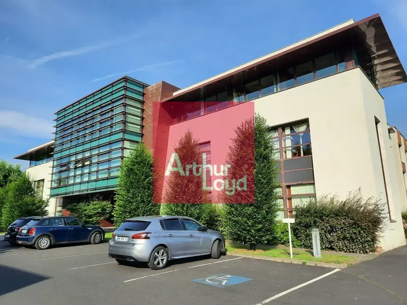 Bureau à louer - Clermont-Ferrand (63000) - 701 m² - 9 054 €/mois