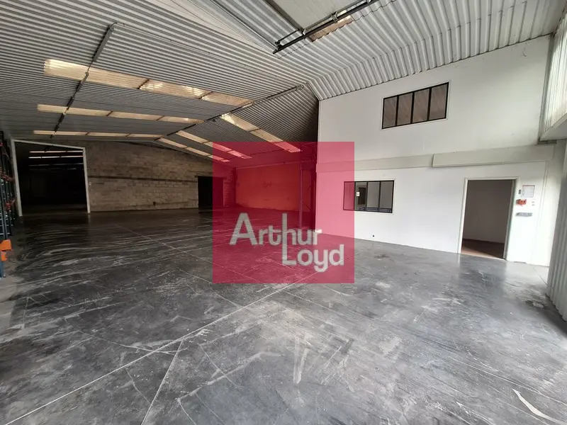 Entrepôt / Activité à vendre - Riom (63200) - 1000 m²