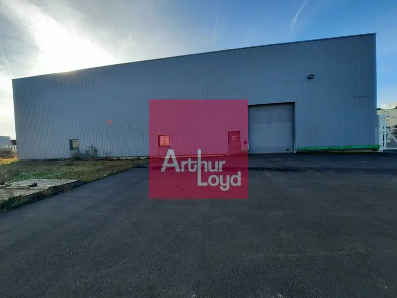 CLERMONT-FERRAND A LOUER ENTREPOT 900 M²