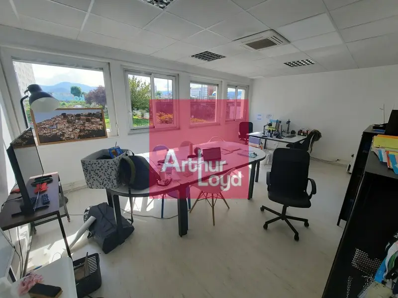 Bureau à louer - Clermont-Ferrand (63000) - 100 m² - 833 €/mois