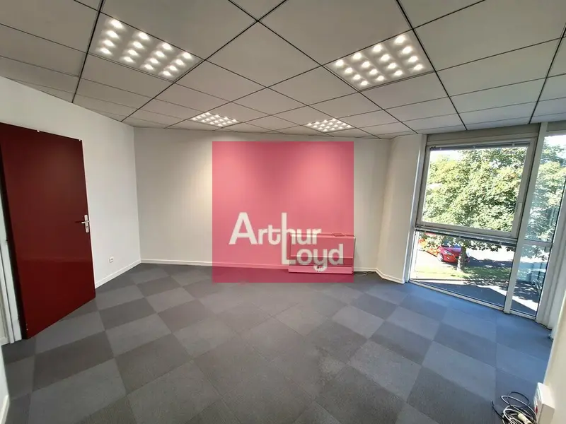 Bureau à louer - Clermont-Ferrand (63000) - 120 m² - 1 300 €/mois