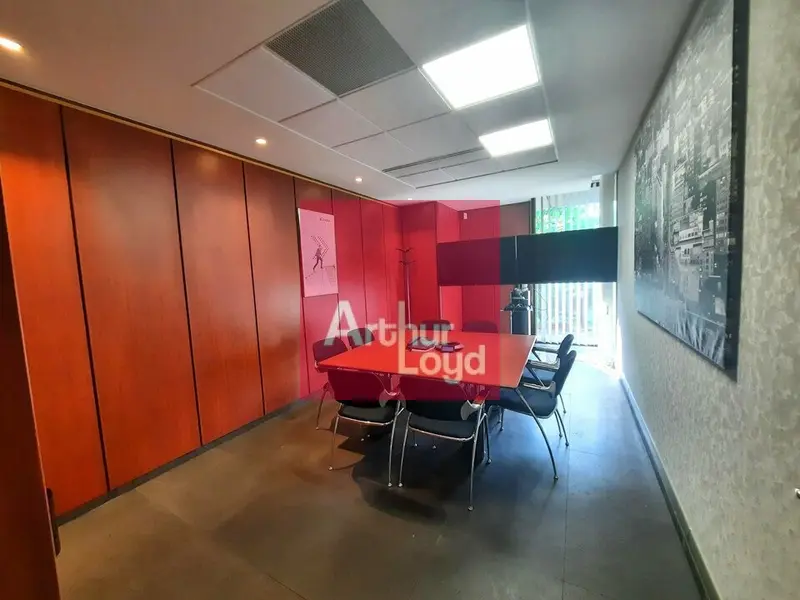 Bureau à louer - Clermont-Ferrand (63000) - 662 m² - 8 550 €/mois