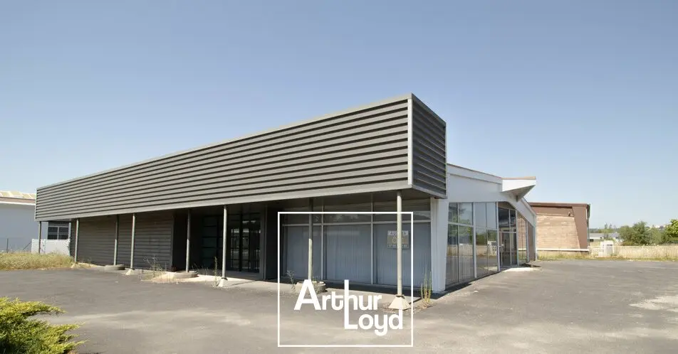 Local Commercial à louer - Chartrier-Ferrière (19600) - 660 m² - 4 166 €/mois