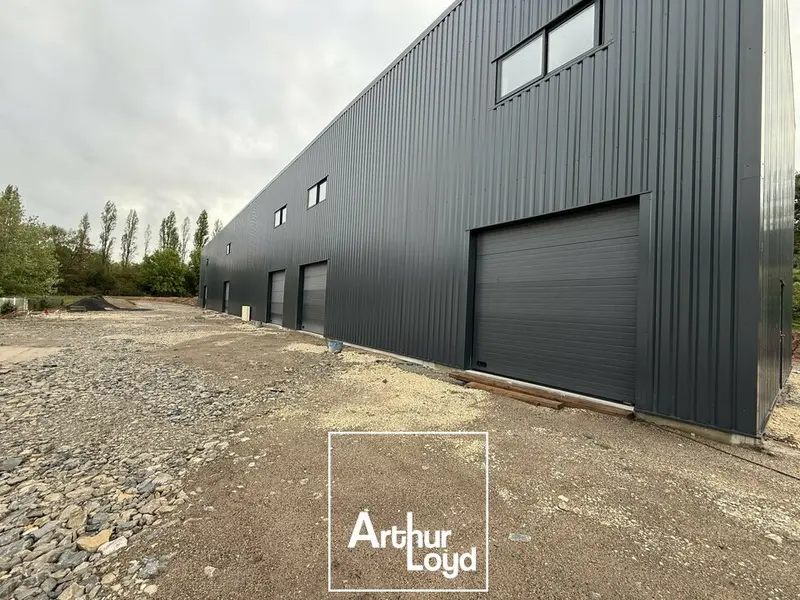 A louer Entrepôt 300m² Ussac