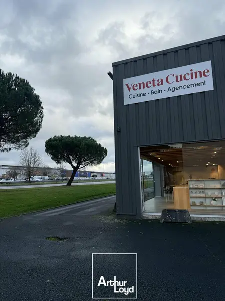 Local Commercial à louer - Brive-La-Gaillarde (19100) - 430 m² - 4 071 €/mois