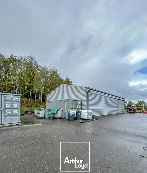 A louer Locaux d'activité 367m² Salon-la-Tour