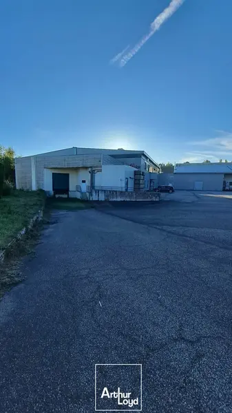 Entrepôt / Activité à vendre - Arnac-Pompadour (19230) - 9700 m²