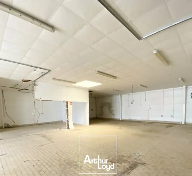 A louer Locaux d'activité 457m² Chartrier-Ferrière