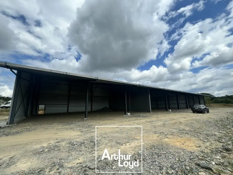 Local Commercial à louer - Uzerche (19140) - 1000 m² - 3 791 €/mois