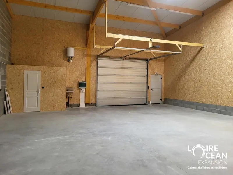 LOCAUX D'ACTIVITE ZONE DE LA GUERCHE