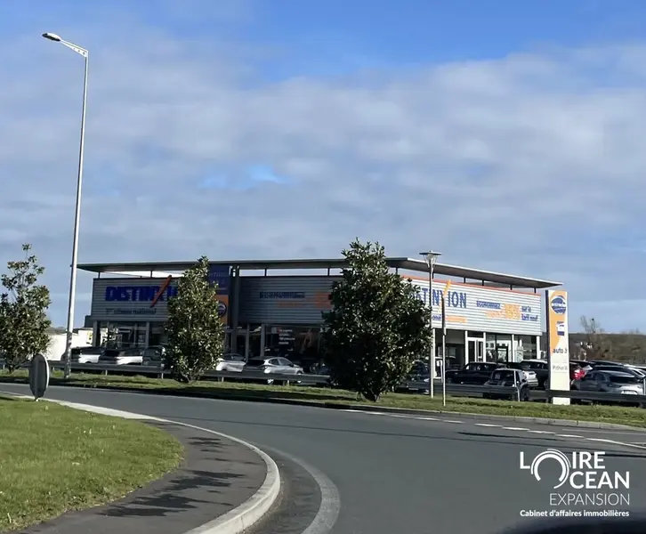 Emplacement n°1 - 1230m2 A LOUER