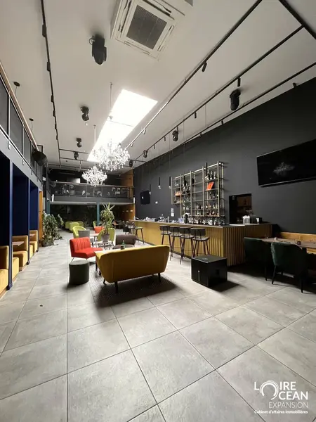 LOCAL DE RESTAURATION + parking - A LOUER