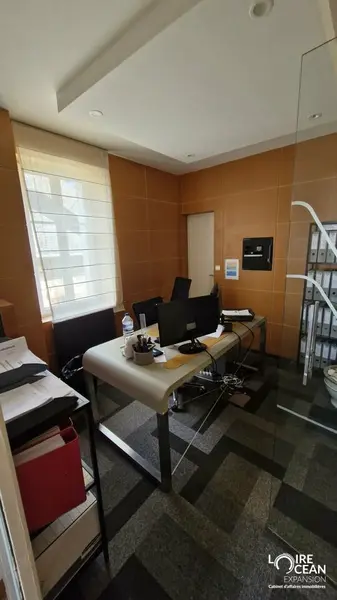 A LOUER BUREAUX A LA BAULE - VENTRE VILLE