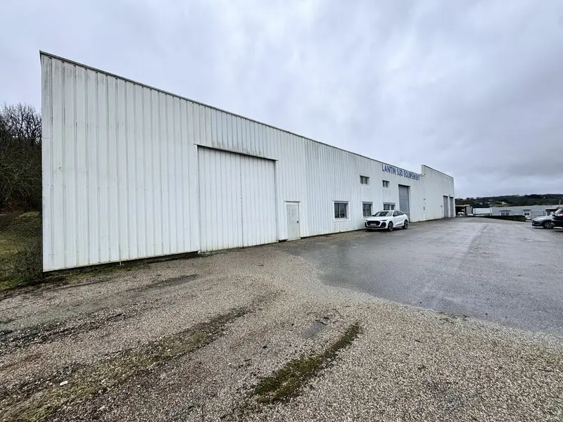 Bureau à louer - Estillac (47310) - 1500 m² - 8 000 €/mois