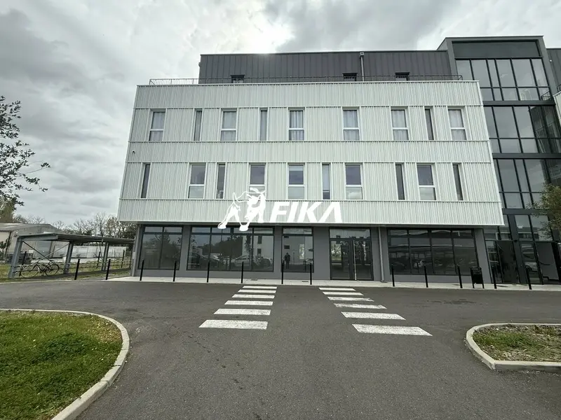 A LOUER - BUREAUX - 919 m² - 33160 ST MEDARD EN JALLES