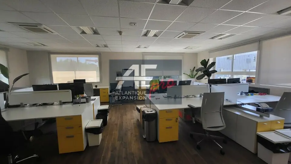 A LOUER BUREAUX AMMENAGES DE 404 M²  