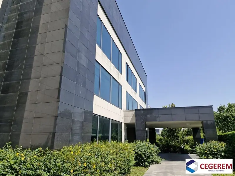 Bureau à louer - Lieusaint (77127) - 390 m² - 6 670 €/mois
