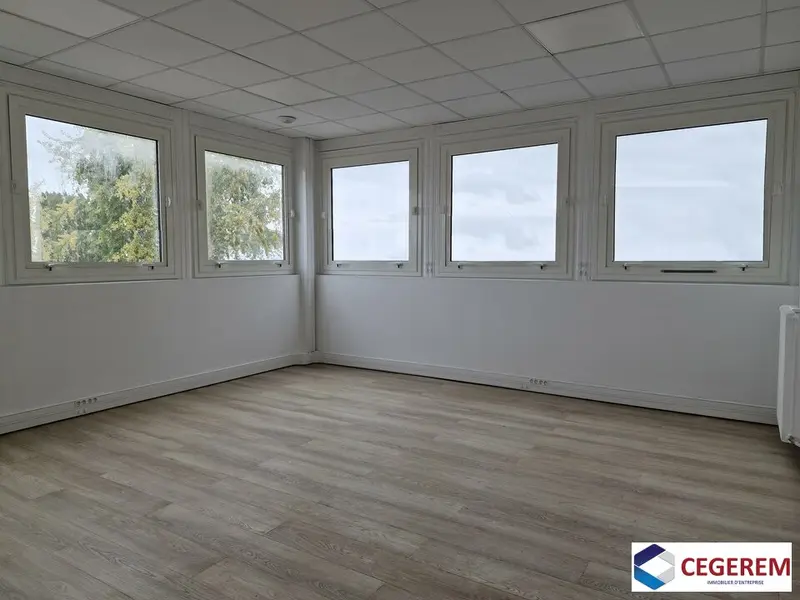Bureau à louer - Livry-Sur-Seine (77000) - 290 m² - 3 866 €/mois