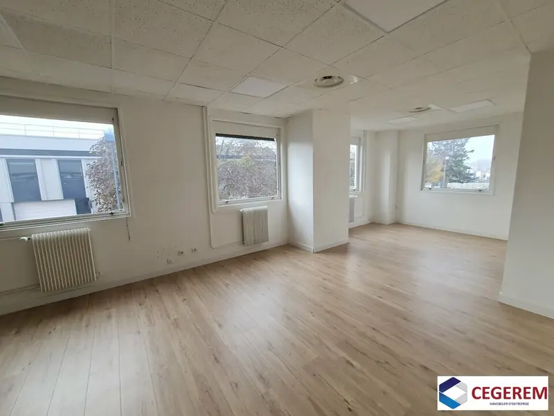 Bureau à louer - Lognes (77185) - 259 m² - 2 374 €/mois