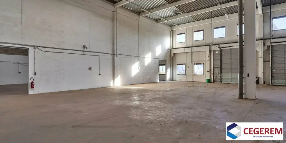 ENTREPOT DE 284m2 A LOUER  A LOGNES