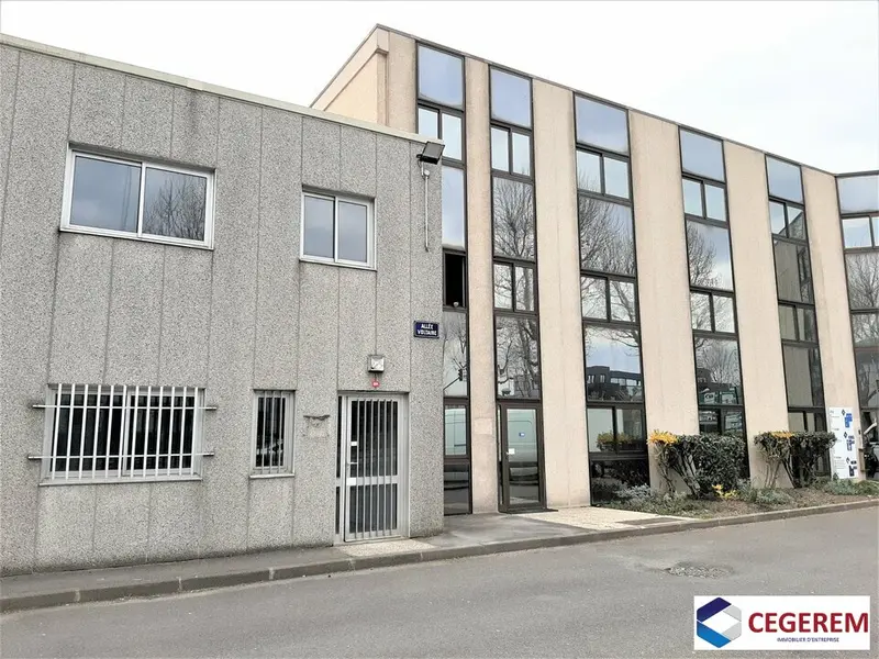 Bureau à louer -  - 82 m²